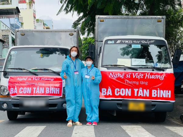 Việt Hương giàu sang cả làng được nhờ: quản lý còn được tặng xe sang