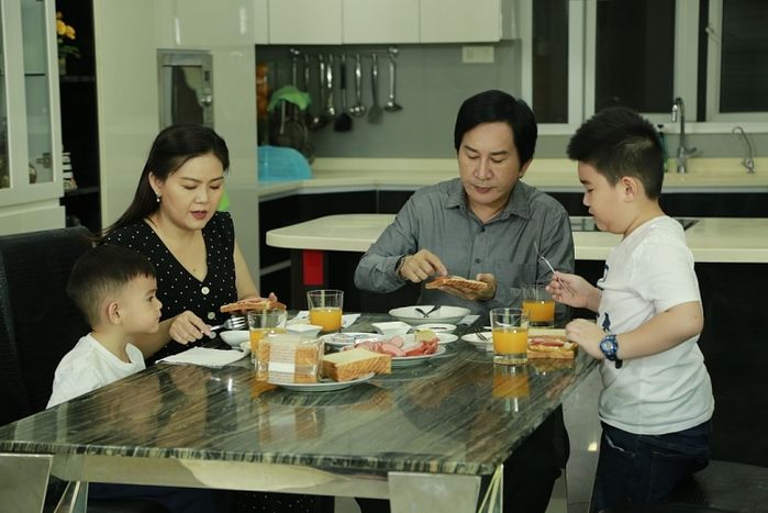 Vợ 3 kể chuyện sinh đẻ: NSƯT Kim Tử Long náo nhiệt cả bệnh viện