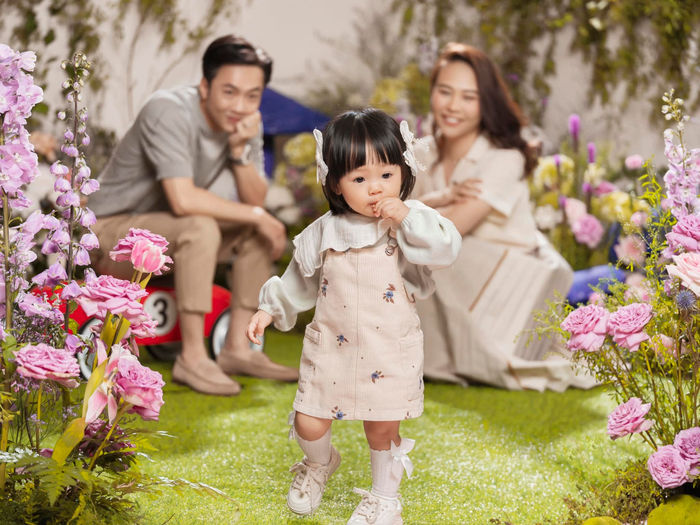 3 cặp vợ chồng mê sống ảo: Có cặp sao còn đầu tư hẳn studio