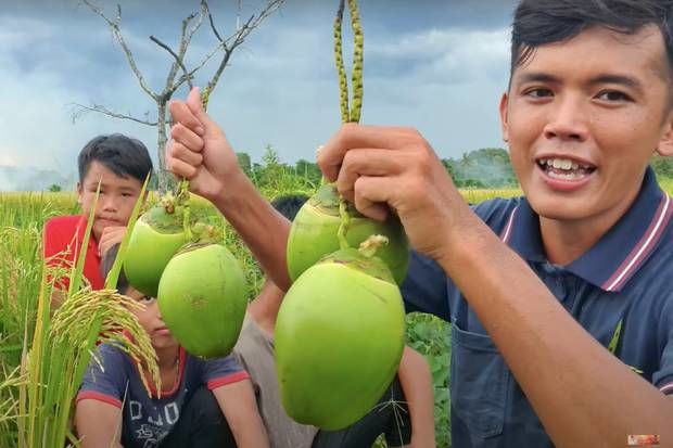 Youtuber nghèo nhất Việt Nam nay đổi đời: Cưới vợ xinh, xây nhà mới