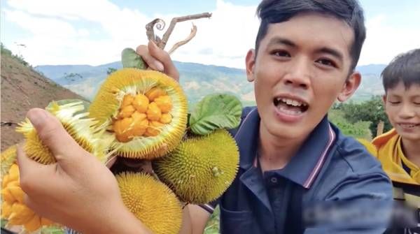 Youtuber nghèo nhất Việt Nam nay đổi đời: Cưới vợ xinh, xây nhà mới