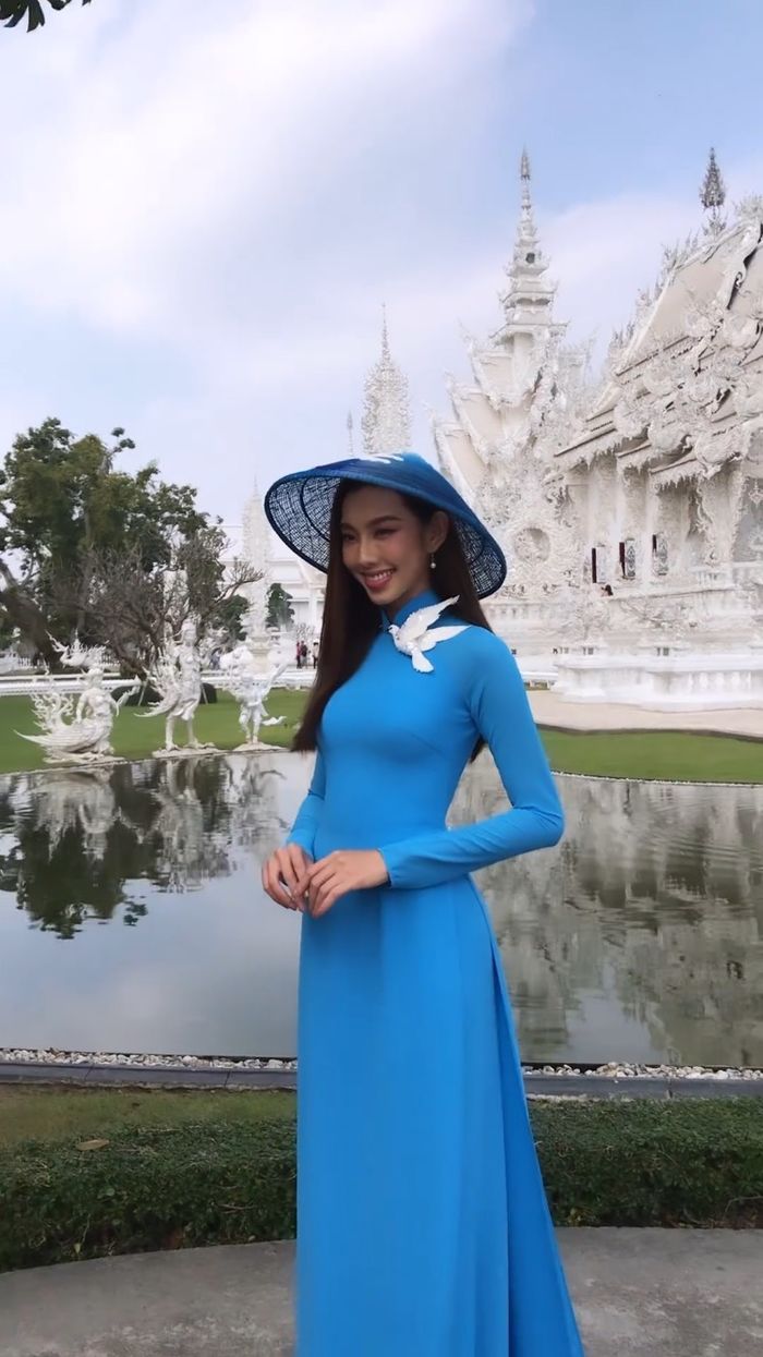 Trước thềm về Việt Nam, Thùy Tiên lần đầu diện áo dài trên đất Thái