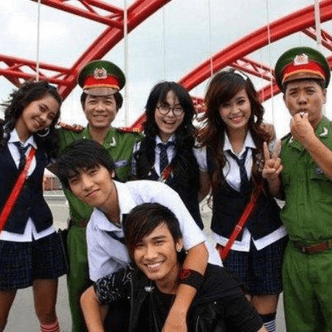 12 năm sau trận chiến trên cầu: Đông Nhi, Minh Hằng đọ sắc cực gắt