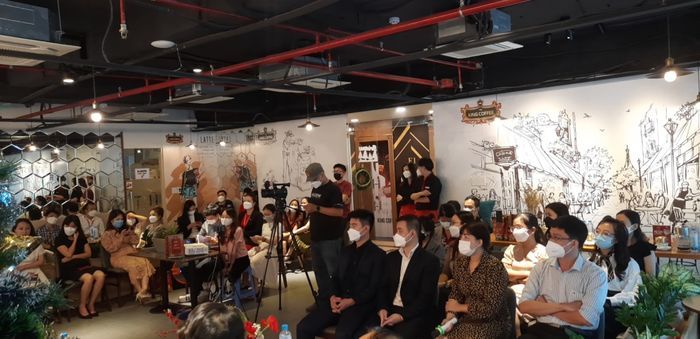 2 con lộ diện, vua cà phê vẫn biệt tích để cặp siêu xe đóng bụi