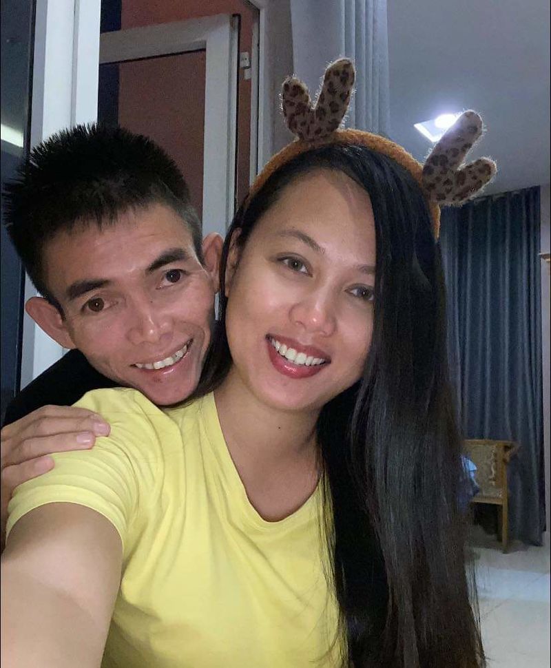 3 YouTuber Việt thoát nghèo năm 2021: Mua đất xây nhà, lấy vợ