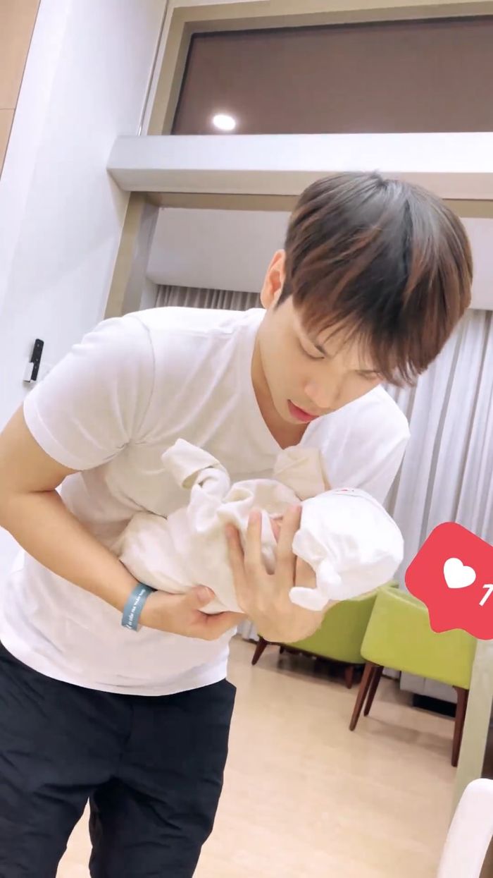 JayKii đã giành phần vợ chăm sóc con trai đầu lòng