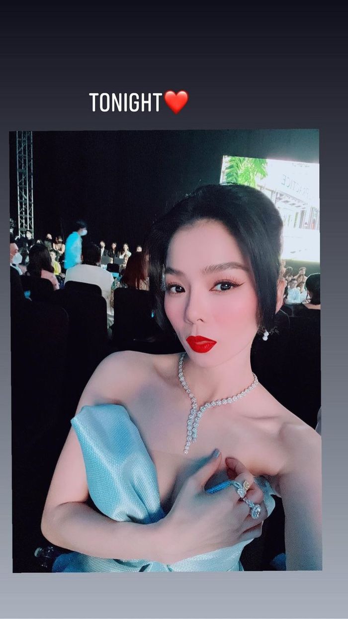 Oan gia ngõ hẹp: Lệ Quyên nhìn chăm chú khi thấy Cẩm Đan catwalk