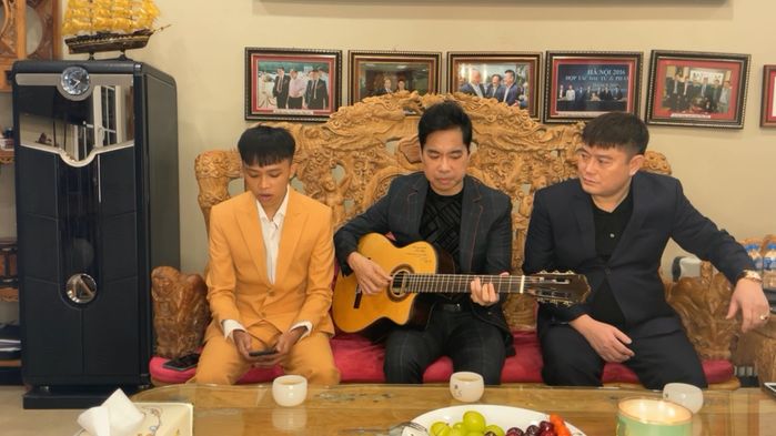 Hồ Văn Cường xuất hiện trong livestream bầu Thụy, song ca với Ngọc Sơn