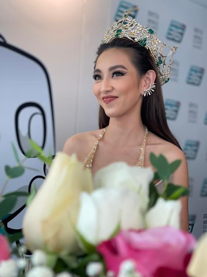 Nhan sắc dàn Hoa Hậu qua ống kính người đi đường