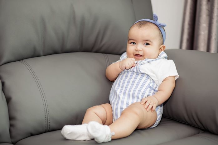 Ái nữ nhà Võ Hạ Trâm mới 6 tháng tuổi đã có tinh thần hiếu học