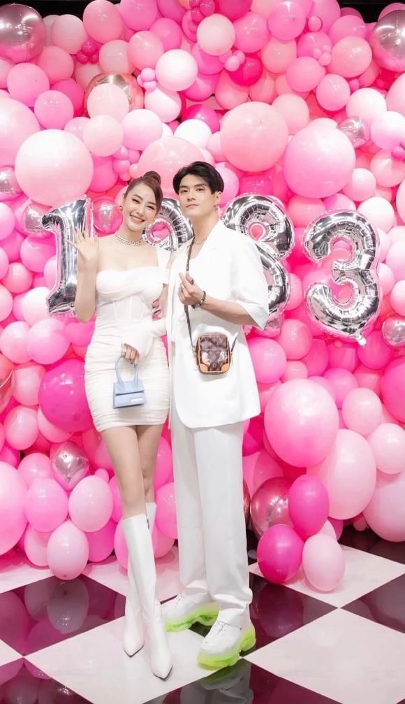 Ảnh hot sao Việt 20/12: Hà Anh làm hòa Tuyết Lan sau 11 năm