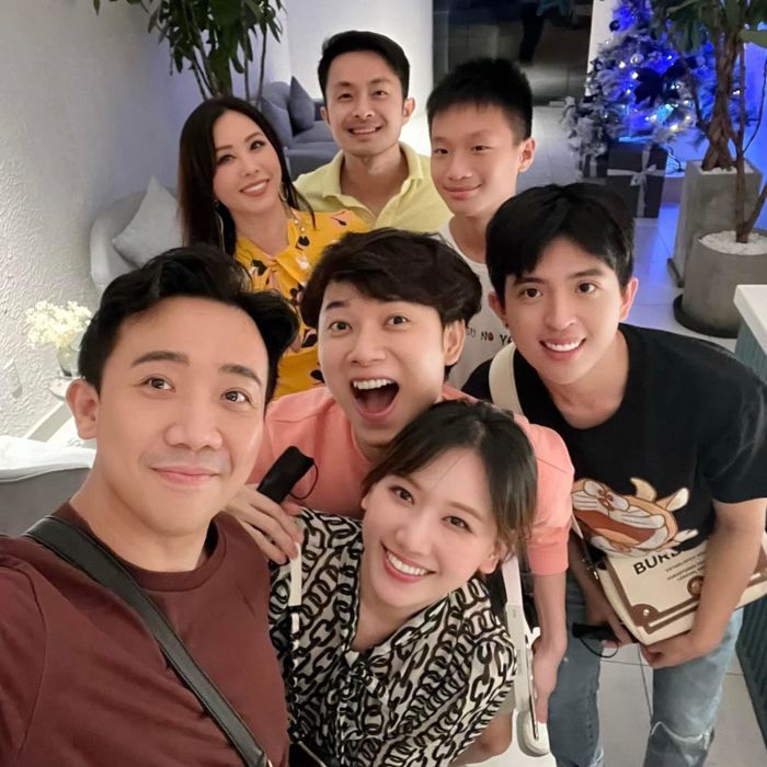 Ảnh hot sao Việt 7/12: H'Hen Niê ủng hộ Kim Duyên 10.000 vote