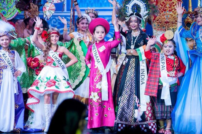 Bella Vũ từ Hoa hậu nhí Thanh lịch đến Hoa hậu Sinh thái teen Quốc tế