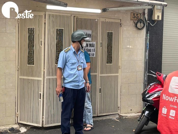 Tiệm bánh mì Bà Huynh không bán nhưng dòng người vẫn xếp hàng đợi