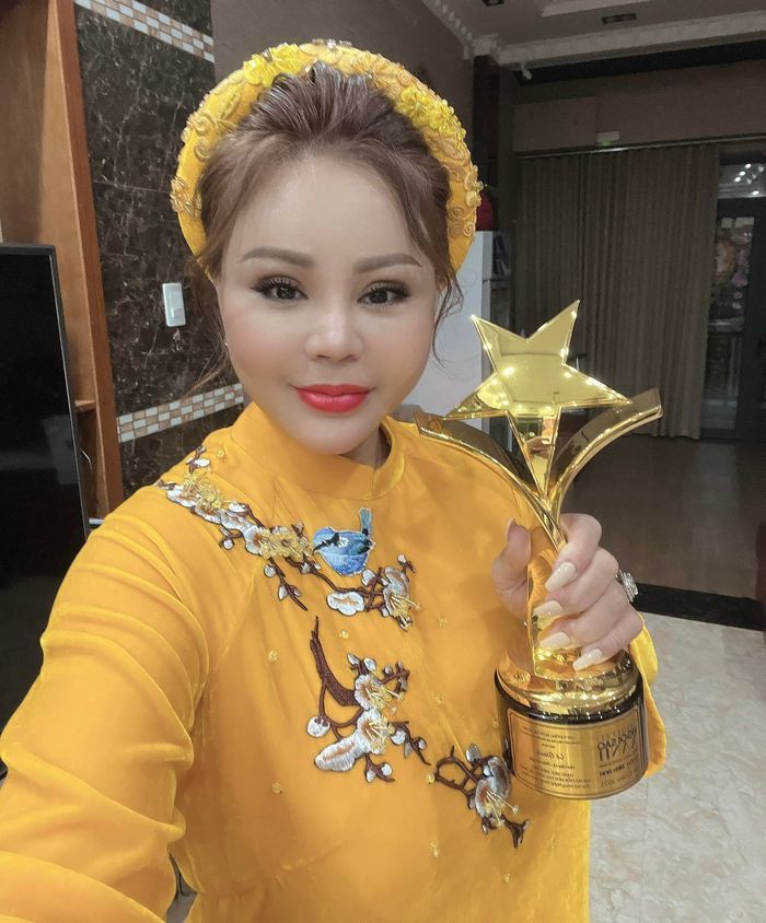 Bố Già đại thắng với 5 giải thưởng, Trấn Thành chia sẻ về sự tử tế