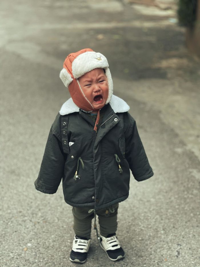 Bố mẹ làm ca sĩ nhưng con lại mang khiếu hề hước: Leon quậy đục nước