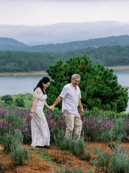 Cặp vợ chồng nổi tiếng đẻ 4 nàng công chúa: Cô út là Á hậu Việt Nam