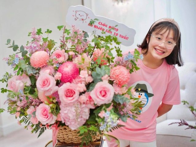 Chăm con như Diệp Chi: Lo cho con gái từ cái răng đến cái tóc