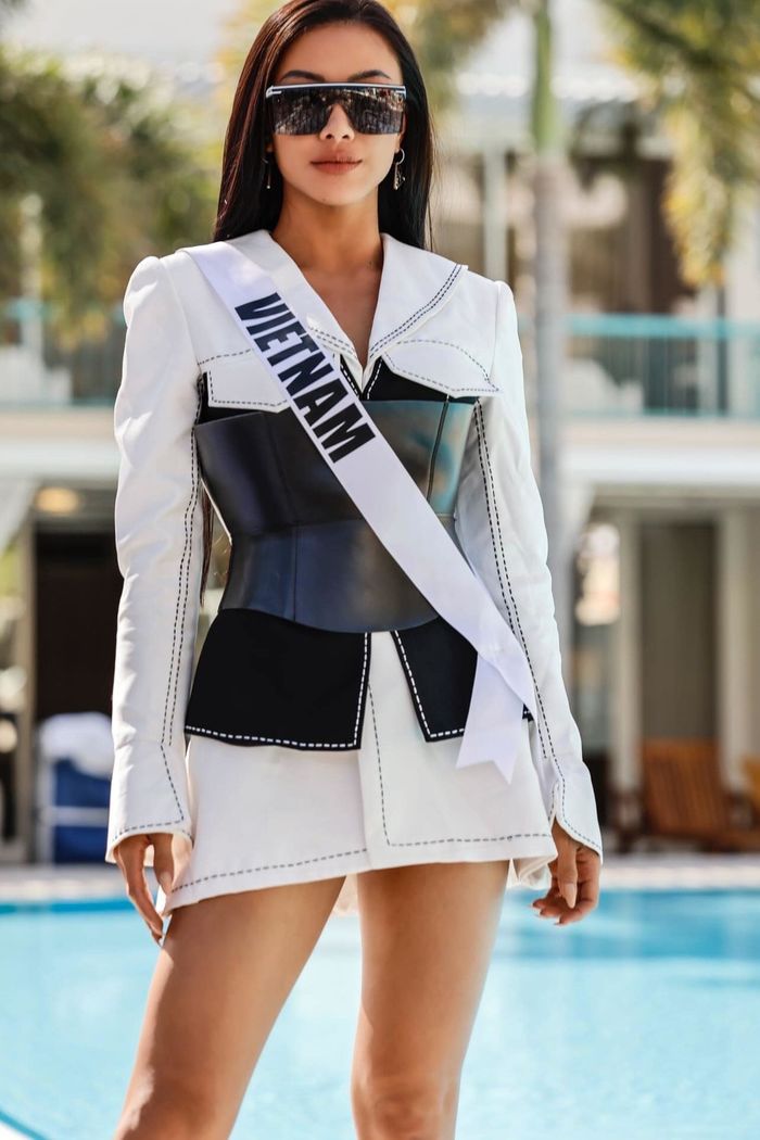 Chủ tịch Miss Grand International chấm thi Miss Universe 2021