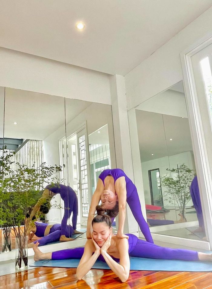Cô giáo yoga đập hộp quà hiệu hơn chục triệu từ Hồ Ngọc Hà