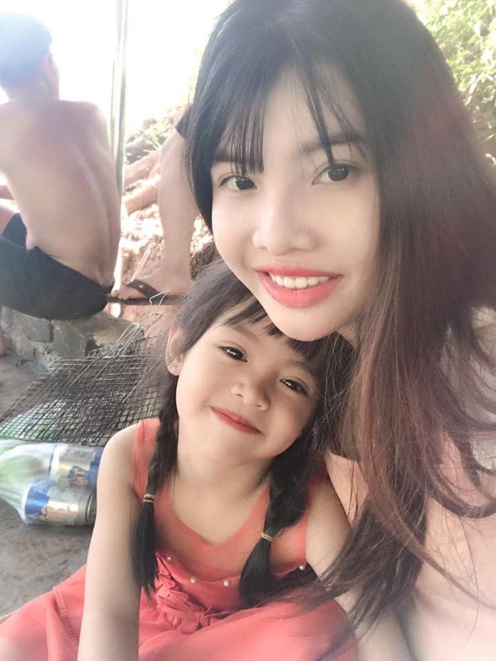 Con gái Phượng Thị Nở lớn phổng phao, đường nét xinh xắn hết nấc