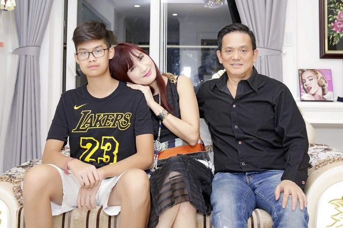 Con trai Hiền Mai: Từng còi cọc nay cao 1m80 dù mới 17 tuổi