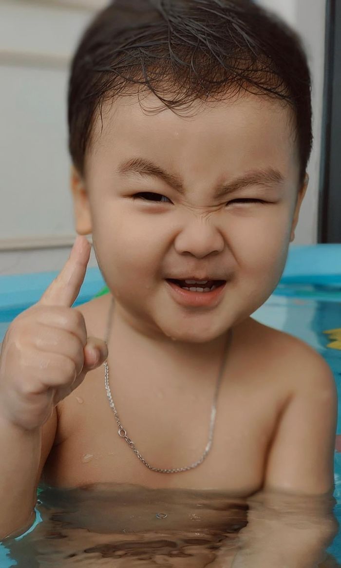 6 nhóc tỳ Vbiz sở hữu biểu cảm thánh meme: Toàn cây hài tương lai!