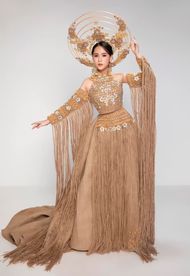 Đại diện Việt Nam vồ ếch vẫn thắng giải quốc phục tại Miss Eco Teen