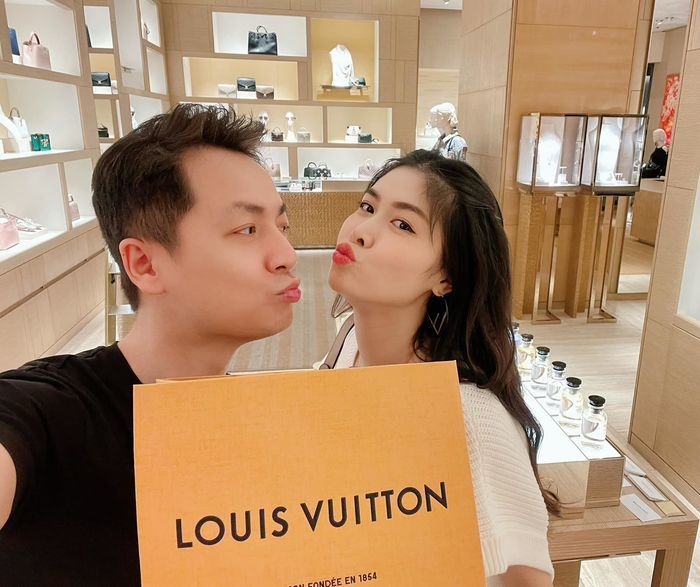 Đăng Khôi mua xe 6,5 tỷ phục vụ nhu cầu chụp ảnh đẹp của vợ