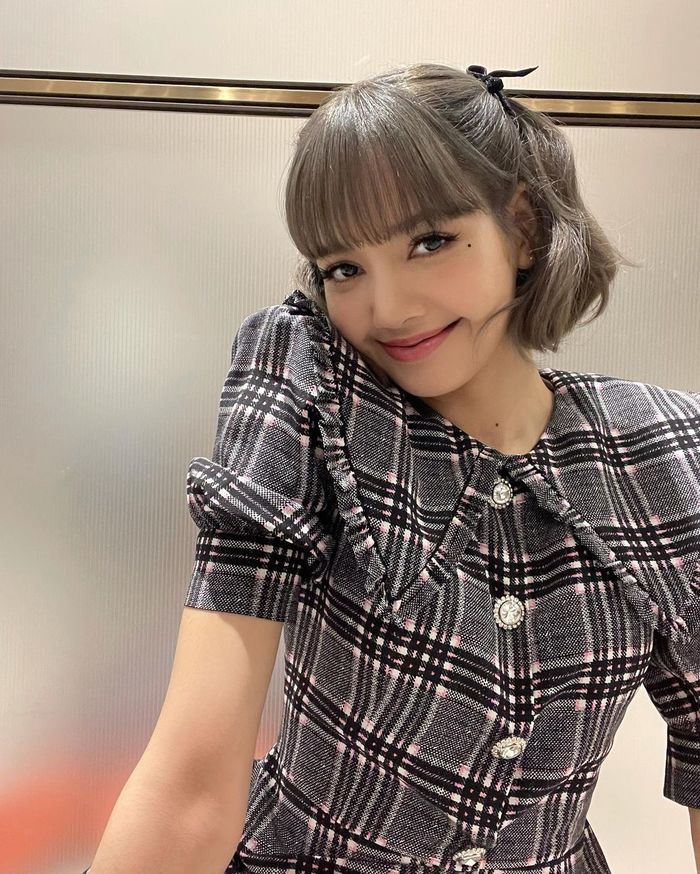 Điểm duy nhất netizen nghi ngờ Lisa photoshop không phải đôi chân 9:1