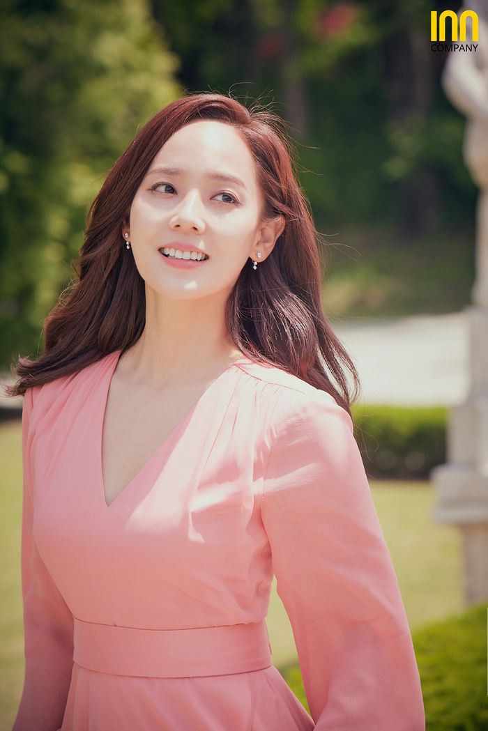Tiêu chuẩn nhan sắc riêng để lựa chọn gà của loạt ông lớn Kpop