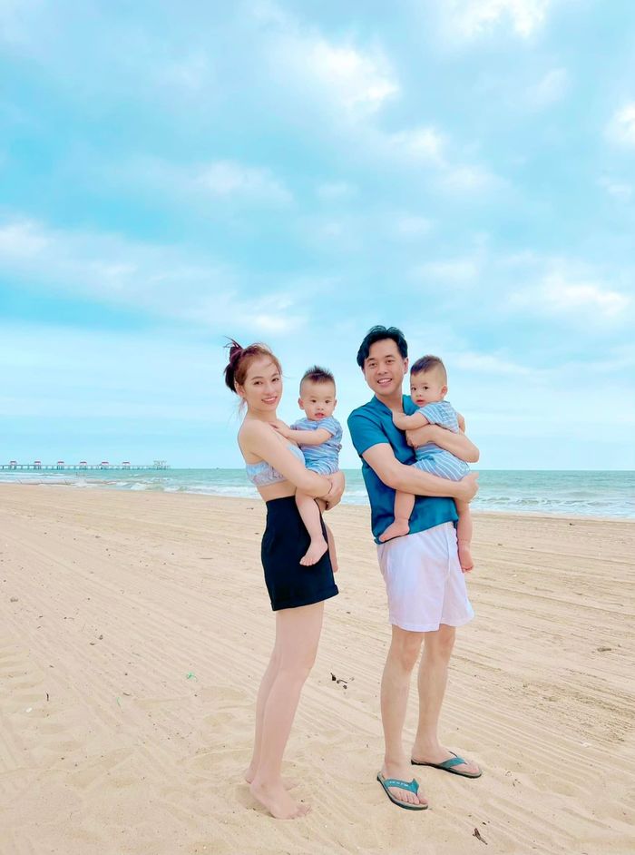 Đọ ảnh đi bơi của vợ chồng sao Việt: Phan Mạnh Quỳnh tấu hài