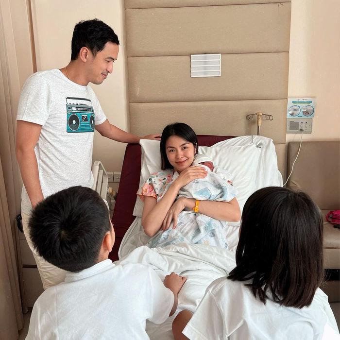 Đọ mặt mộc của những bà mẹ 3 con Vbiz: Hà Hồ, Hà Tăng mãi đỉnh