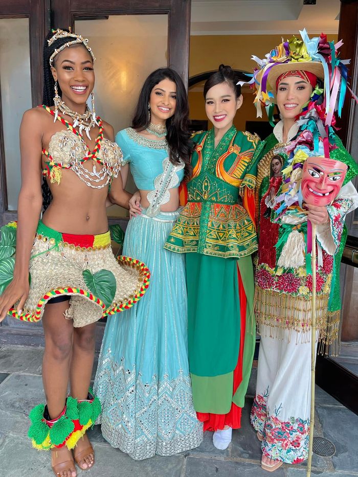 Đỗ Thị Hà xứng là Miss sắc màu với những màn biến hóa tại Miss World