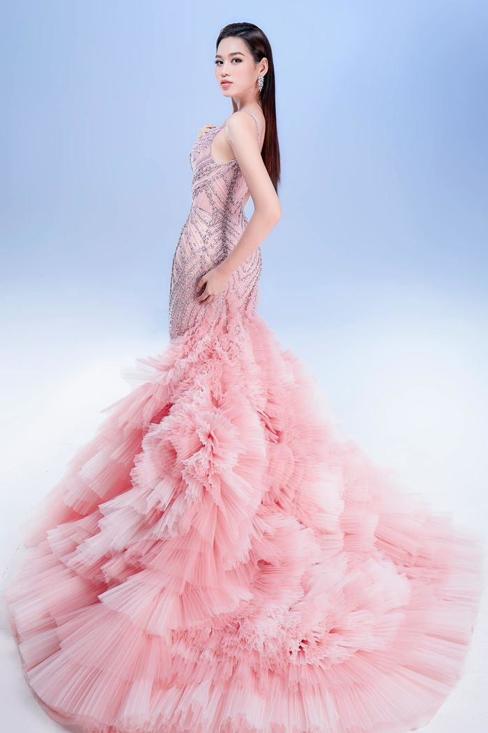 Đọ váy dạ hội của đại diện Việt Nam tại chung kết Miss World