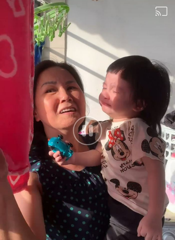 Đoàn Di Băng bó tay với món đồ gây nghiện cho ái nữ
