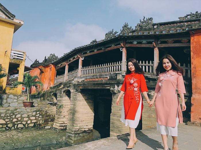 Đôi bạn 17 năm cùng làm giàu và đưa nhau đi khắp Việt Nam