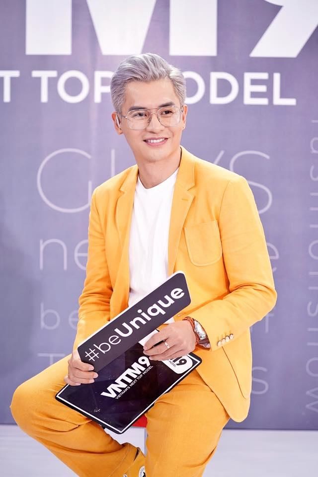 Giám khảo đanh đá nhất Việt Nam đi giày cao gót, catwalk xoay 2 vòng