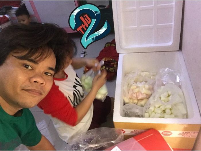 Hào quang dần rời xa, nhiều sao Việt lặng lẽ đi làm shipper