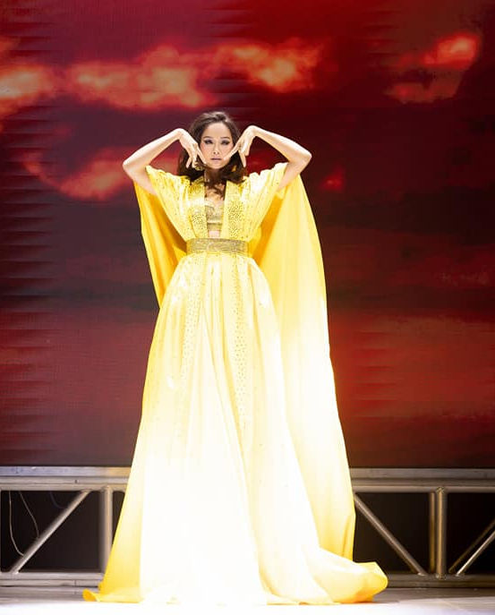 H'Hen Niê khéo lại thành stylist: một set đồ biến ra bốn outfit