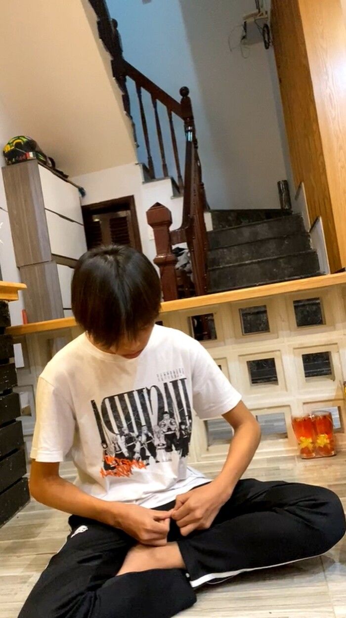 Hồ Văn Cường chụp ảnh cùng ekip: đã sẵn sàng tinh thần trở lại