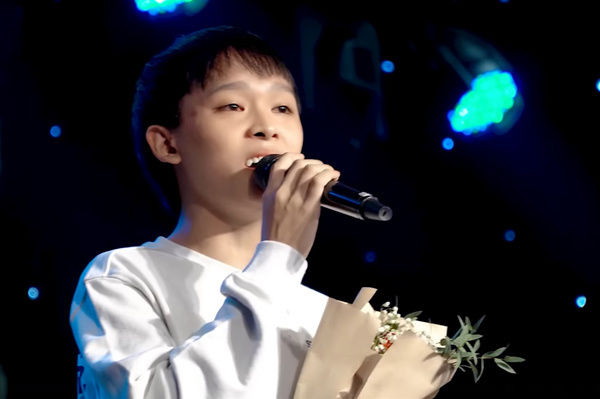 Hồ Văn Cường comeback show diễn khủng sau khi rời công ty Phi Nhung