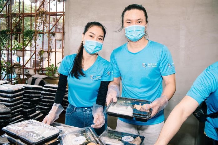 Dàn Hoa, Á hậu nhận bảo trợ 700 trẻ em có bố mẹ mất vì dịch Covid-19