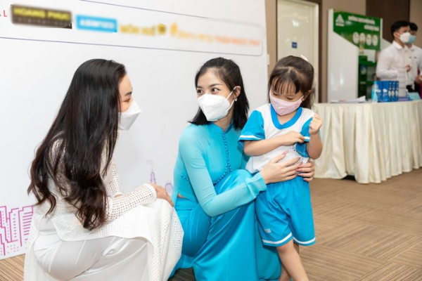 Dàn Hoa, Á hậu nhận bảo trợ 700 trẻ em có bố mẹ mất vì dịch Covid-19