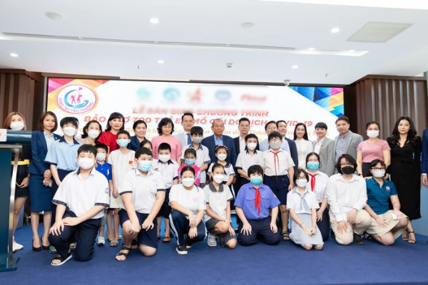 Dàn Hoa, Á hậu nhận bảo trợ 700 trẻ em có bố mẹ mất vì dịch Covid-19