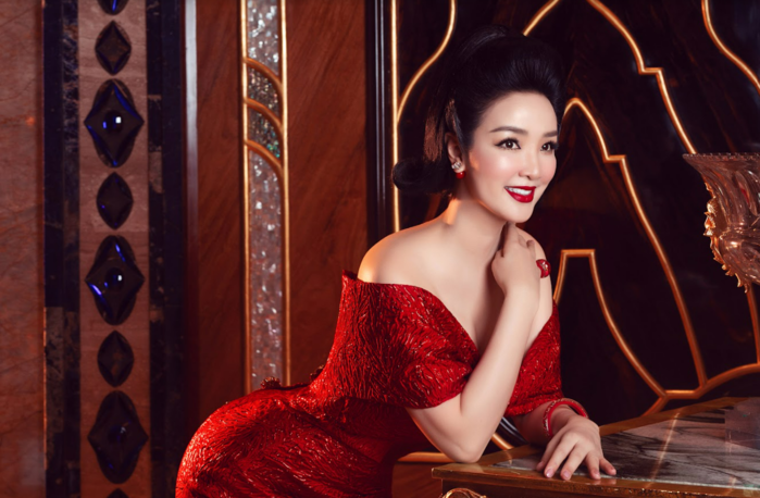 Hoa hậu Giáng My hóa quý cô trong BST mới của bộ đôi NTK Vũ Ngọc & Son