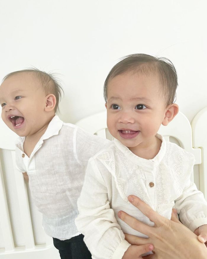 Hơn 1 tuổi, Lisa - Leon mới được gặp ông bà nội: cậu ú dạ lia dạ lịa