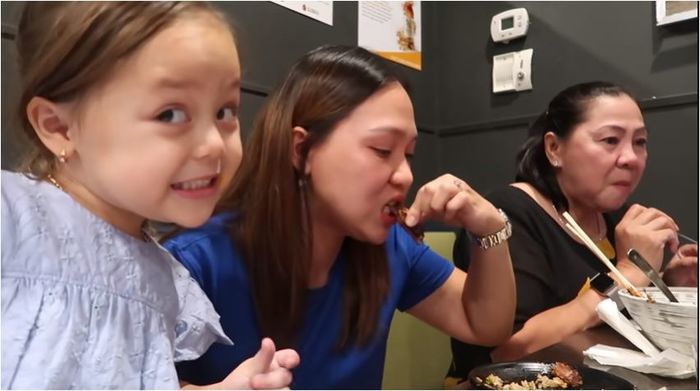 Bé Jade - Hoyer Family lại gây bão với biểu cảm cực nhí nhố
