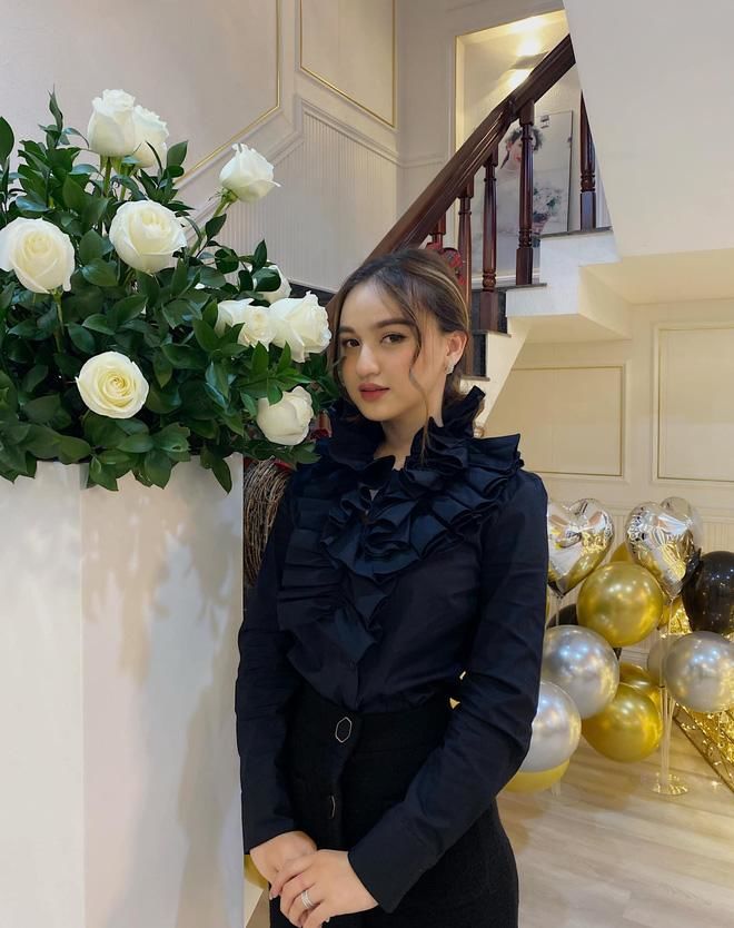Hotgirl 2k Cần Thơ được mẹ chồng tặng túi 50 triệu