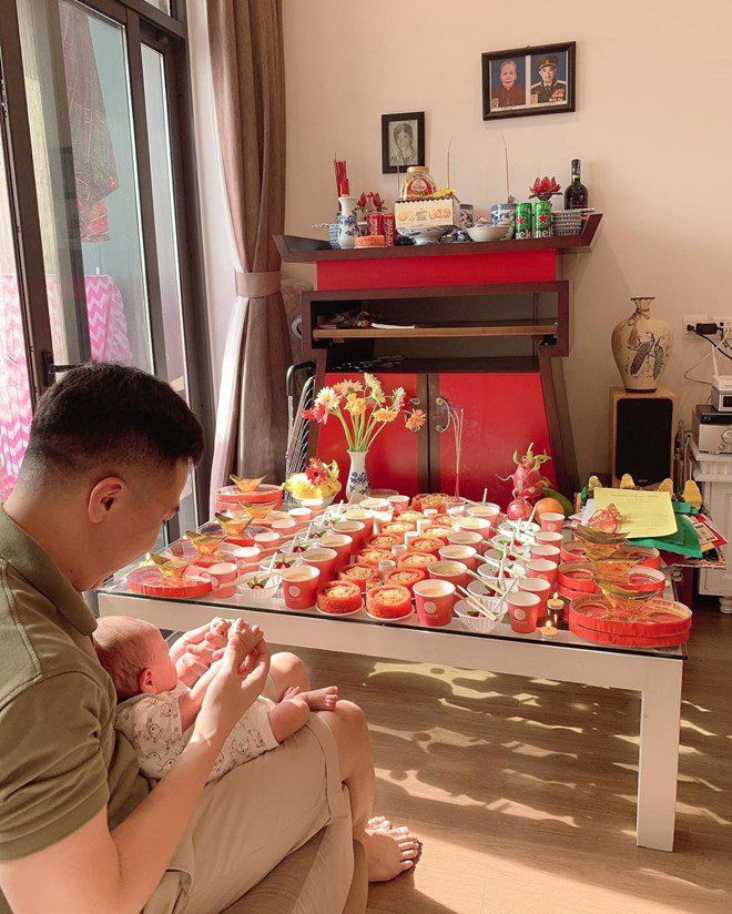 Hú hồn với gia thế bé trai xuất hiện trên story của HH Mai Phương Thúy